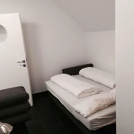 Das Auto- Wohnhaus Salzburg * 滨湖上特鲁姆